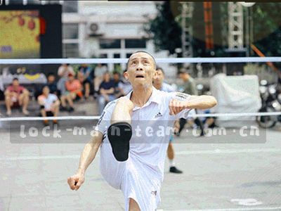 拜仁慕尼黑球员庆祝镜头，现场速度线叠加